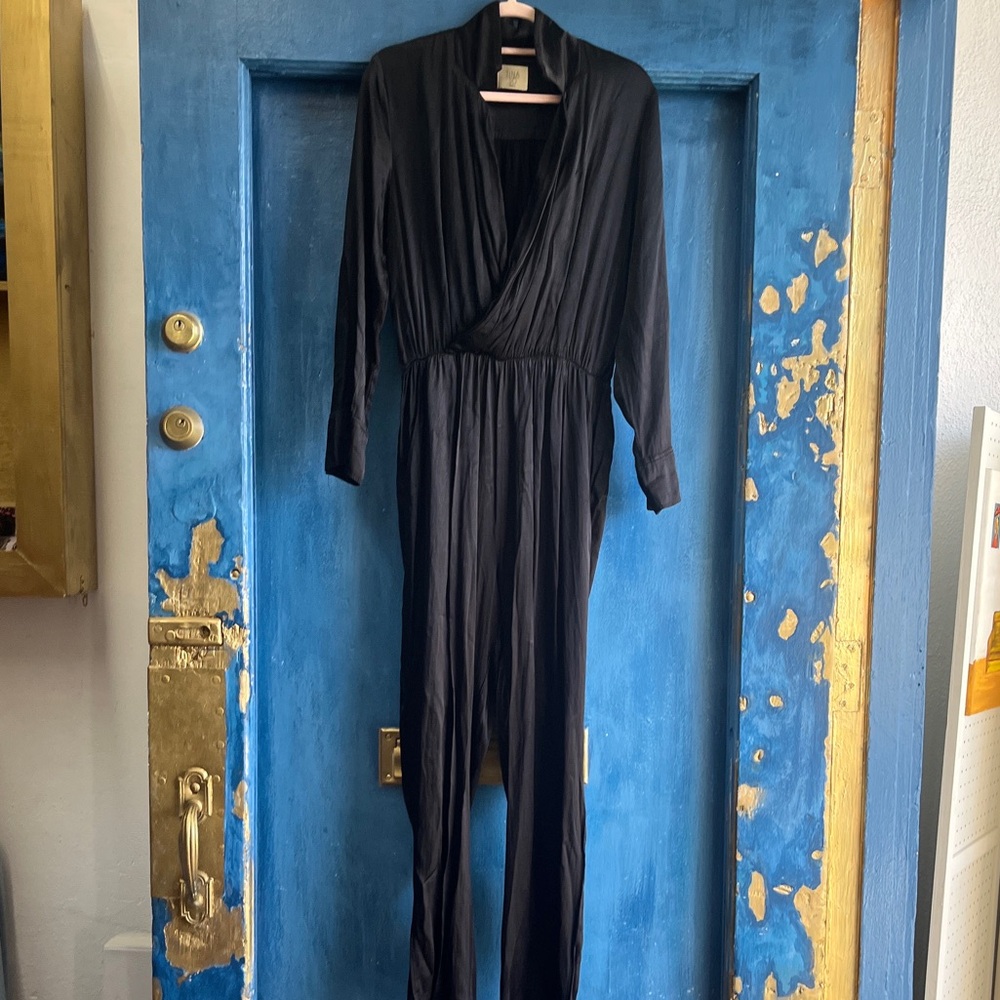 Rayon Tina Ijo Elegant Black Jumpsuit